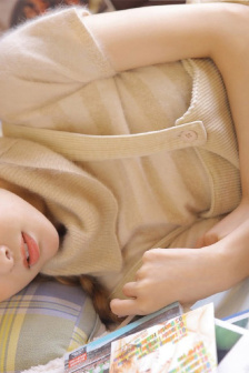 姬小满抹胸开襟开叉裙穿搭